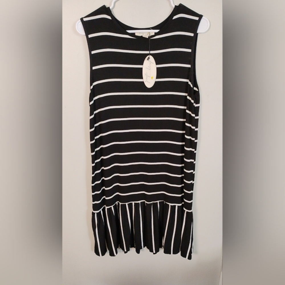 NWT Daisy Island Black White Striped‎ Ruffle Hem Sleeveless Tunic Top Medium